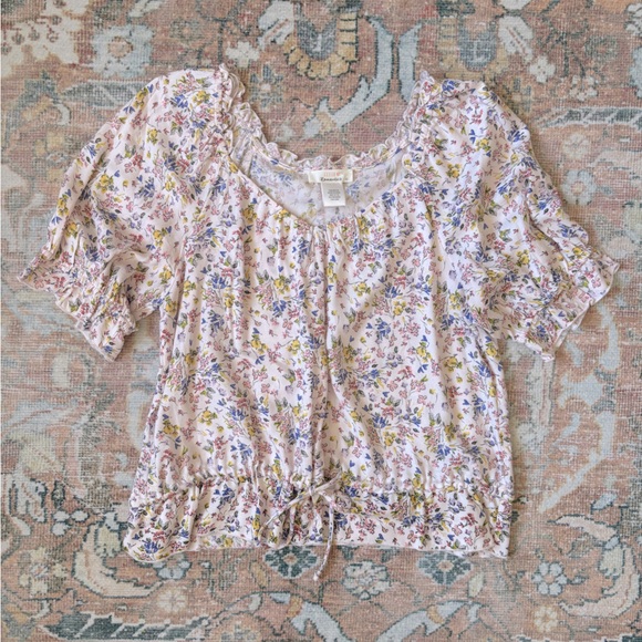 🌿💕 Urban Romantics Floral Ruffle Blouse - Picture 3 of 6